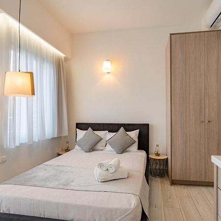White & Gray Apartment 罗希姆诺 外观 照片