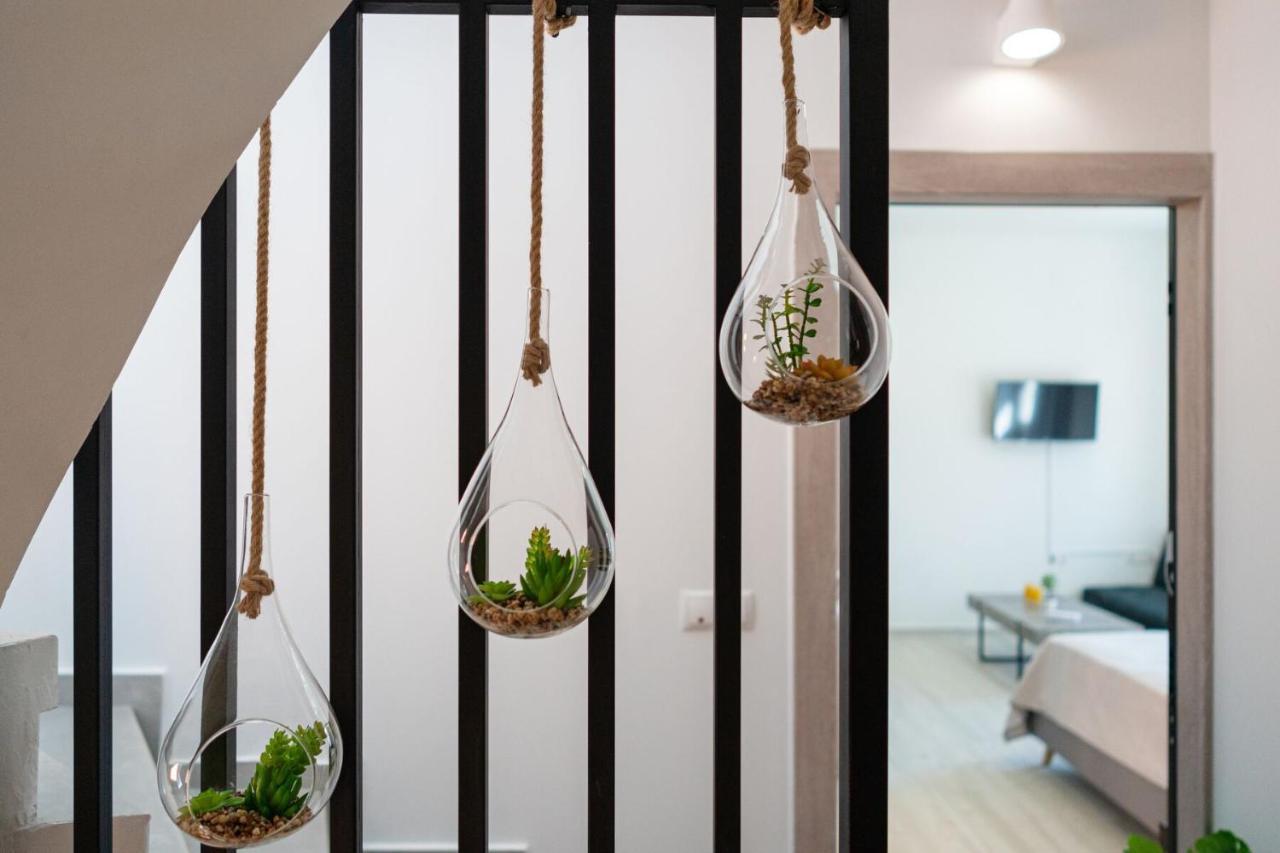 White & Gray Apartment 罗希姆诺 外观 照片