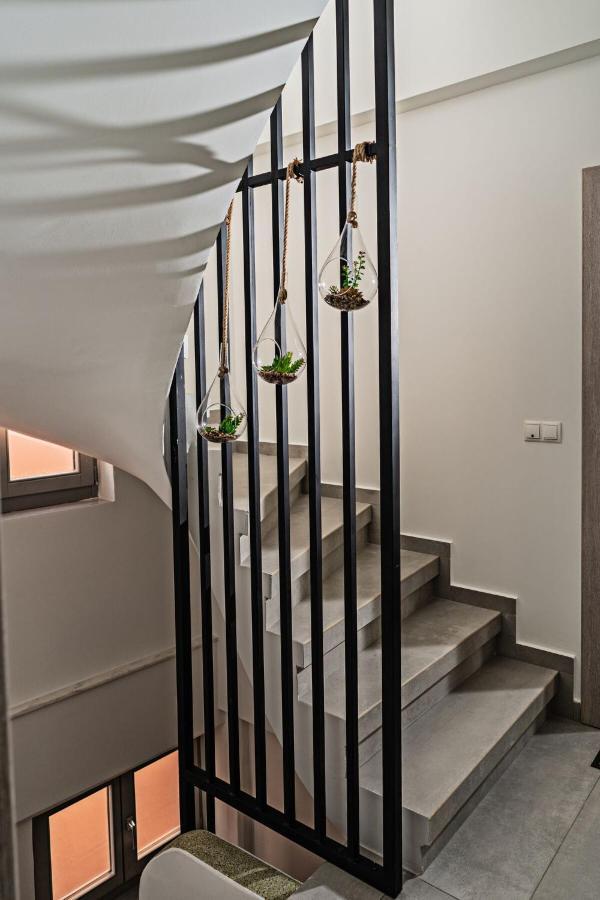 White & Gray Apartment 罗希姆诺 外观 照片