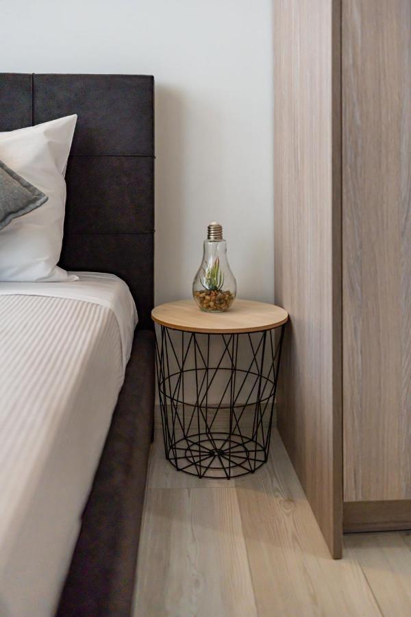 White & Gray Apartment 罗希姆诺 外观 照片