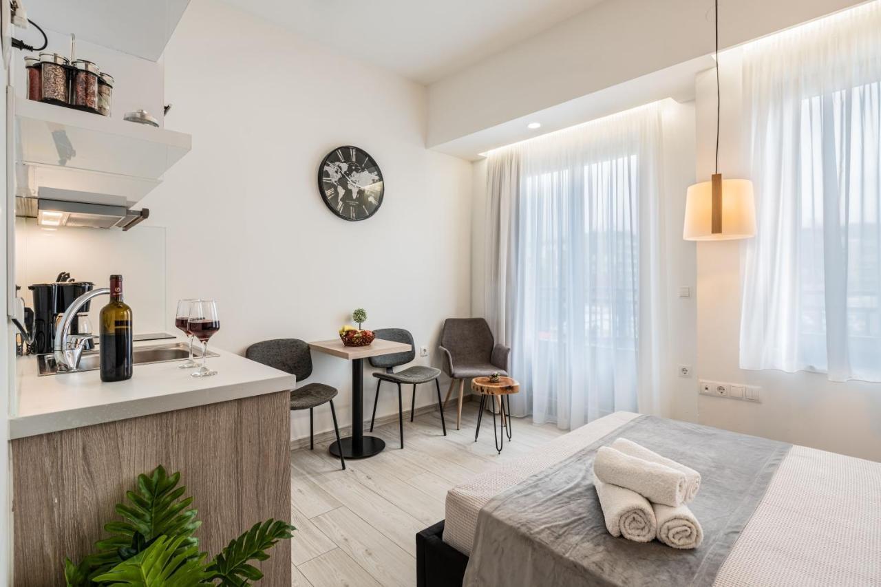 White & Gray Apartment 罗希姆诺 外观 照片