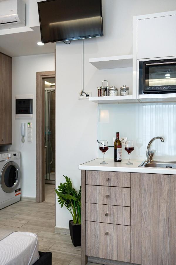 White & Gray Apartment 罗希姆诺 外观 照片